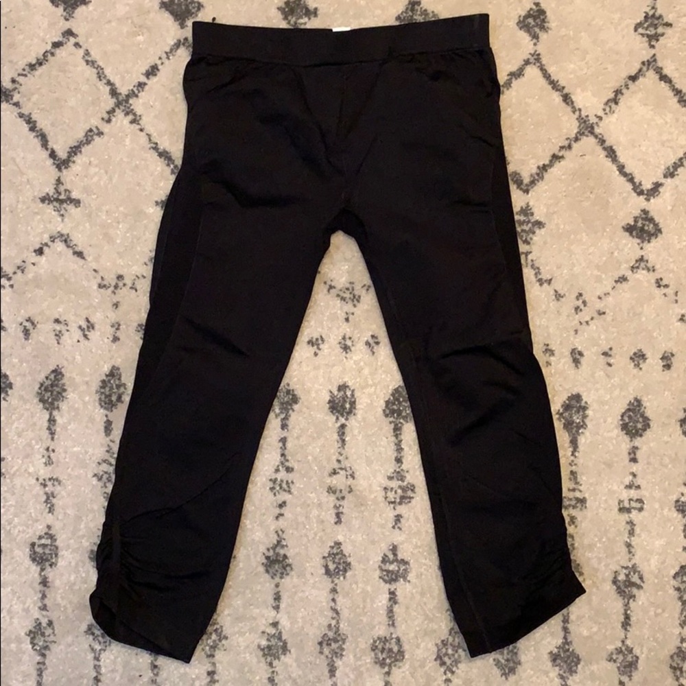 GAP Fit Motion Capri Workout Leggings